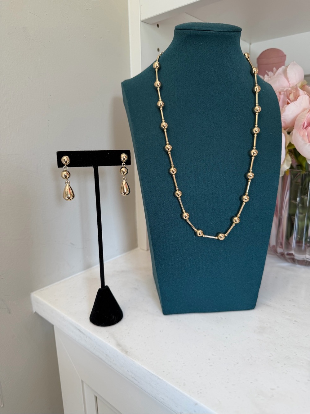 Classic Gold ⭐️ plated Bead Necklace and Teardrop Earring Set! ⭐️